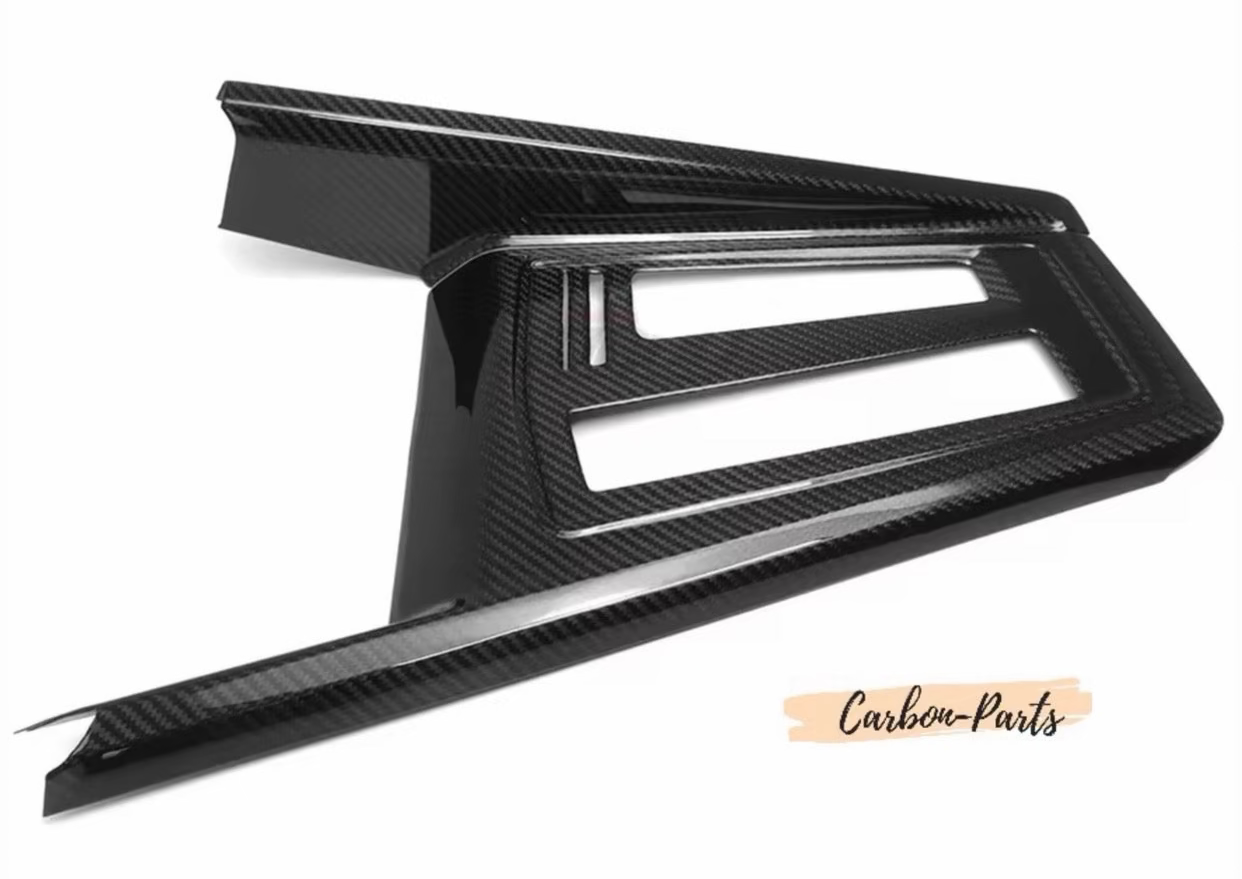 Hochwertiges Echt Carbon Cover für die Mittelkonsole im Volkswagen Golf 8 GTI, GTD, GTE und Golf 8 R mit perfekter Passform.