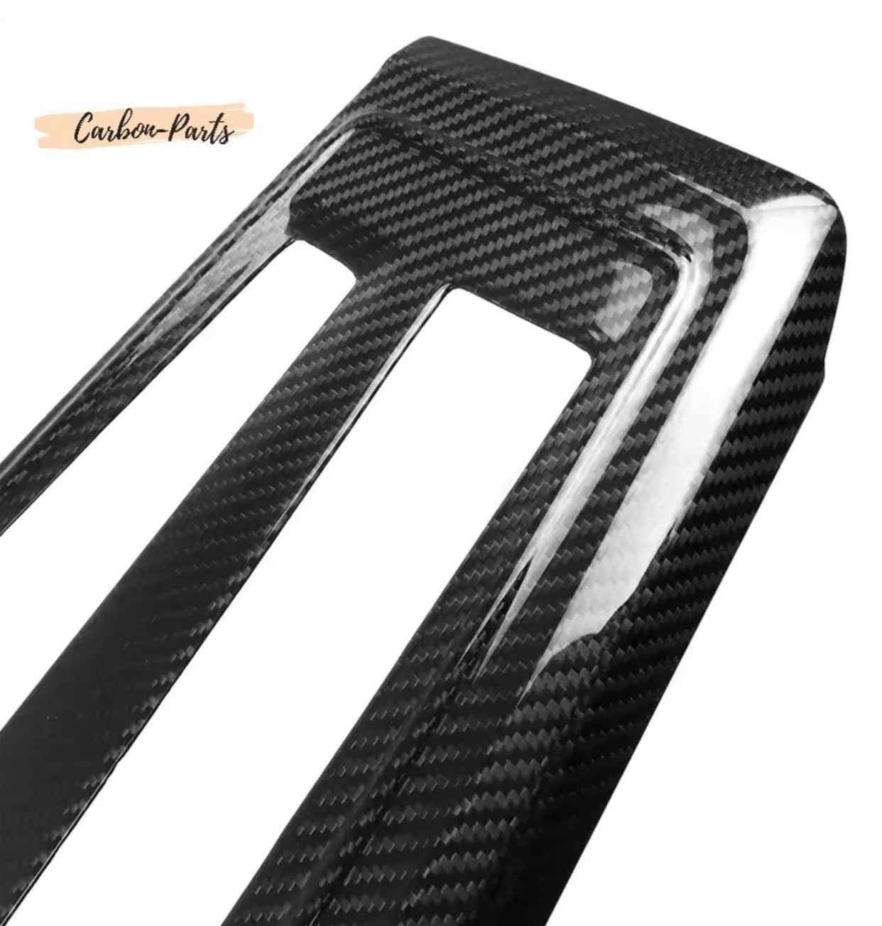 Passgenaues Echt Carbon Cover für die Mittelkonsole im Volkswagen Golf 8 Vorfacelift und Facelift.