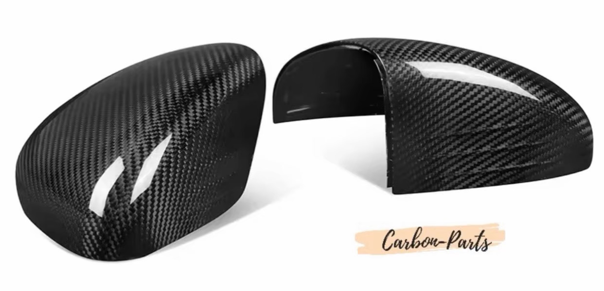 Detailaufnahme der Echt-Carbon Spiegelkappen passend für Mercedes A35, A45, CLA35 und CLA45 AMG
