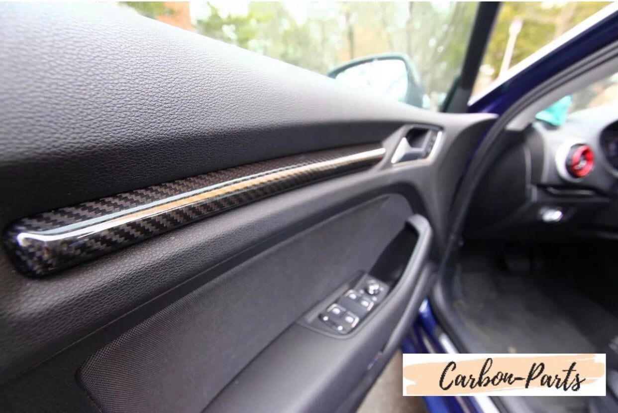 Türleisten aus echtem Carbon für Audi RS3 8V – 4-teiliges Set für vorne und hinten.