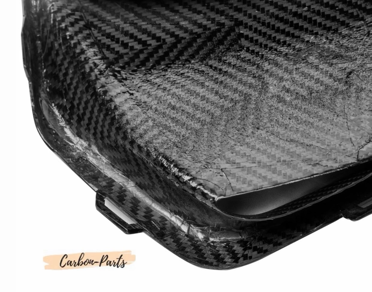 Motorsport-Design für den Audi RS3 8Y Facelift durch Echt-Carbon Applikationen.