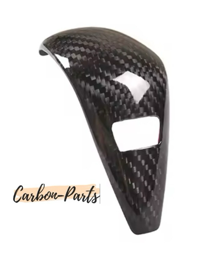 Echt-Carbon Dekor-Abdeckung für den Schalthebel des BMW 1er F40 und 2er F44.
