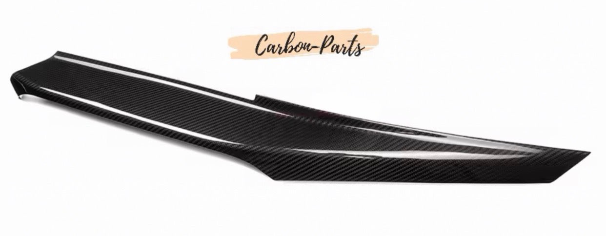 Echt-Carbon Dekorleiste für das Armaturenbrett des BMW 3er und 4er ab Bj. 2025.