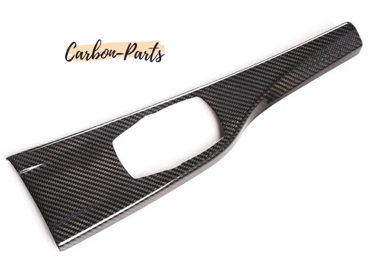Passgenaues Carbon-Cover für das Schaltzentrum des BMW 3er GT G34.