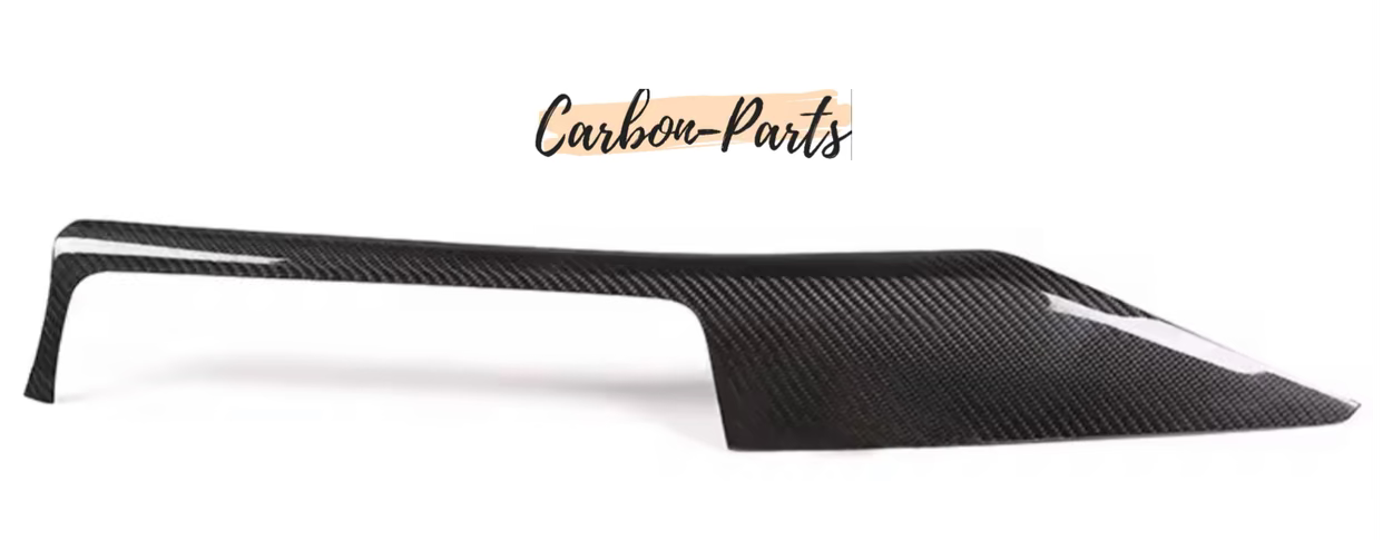 Sportliche Echt-Carbon Veredelung des Armaturenbretts für alle BMW 4er Modelle.