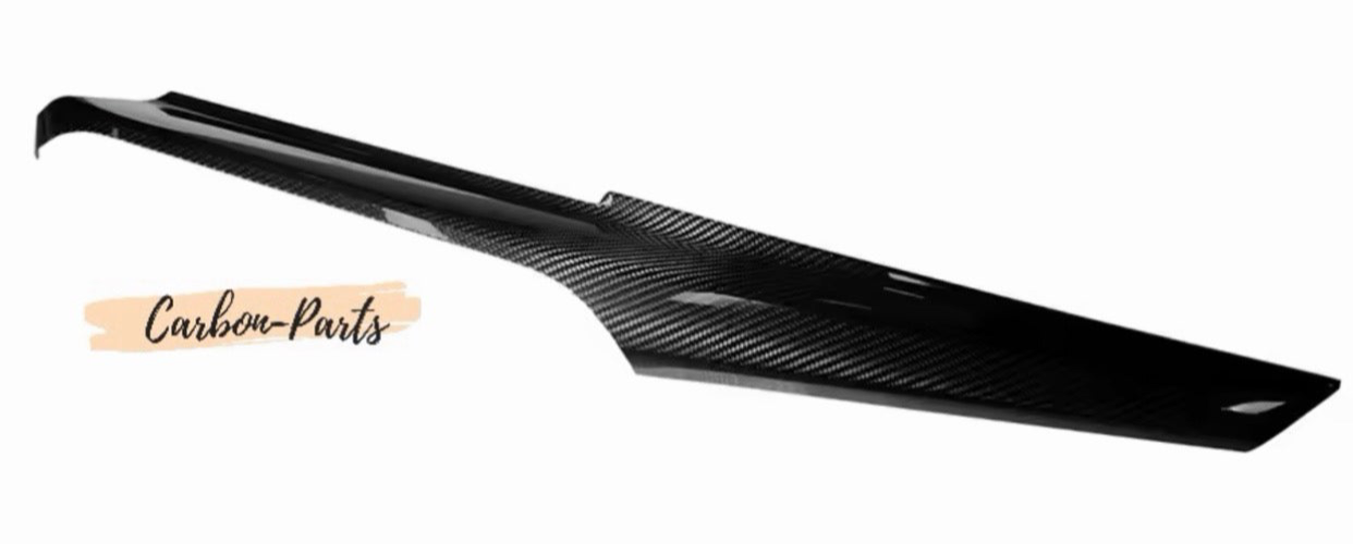 Präzise verarbeitete Carbon-Dekorleiste für das BMW Interieur von Carbon-Parts-RLP.