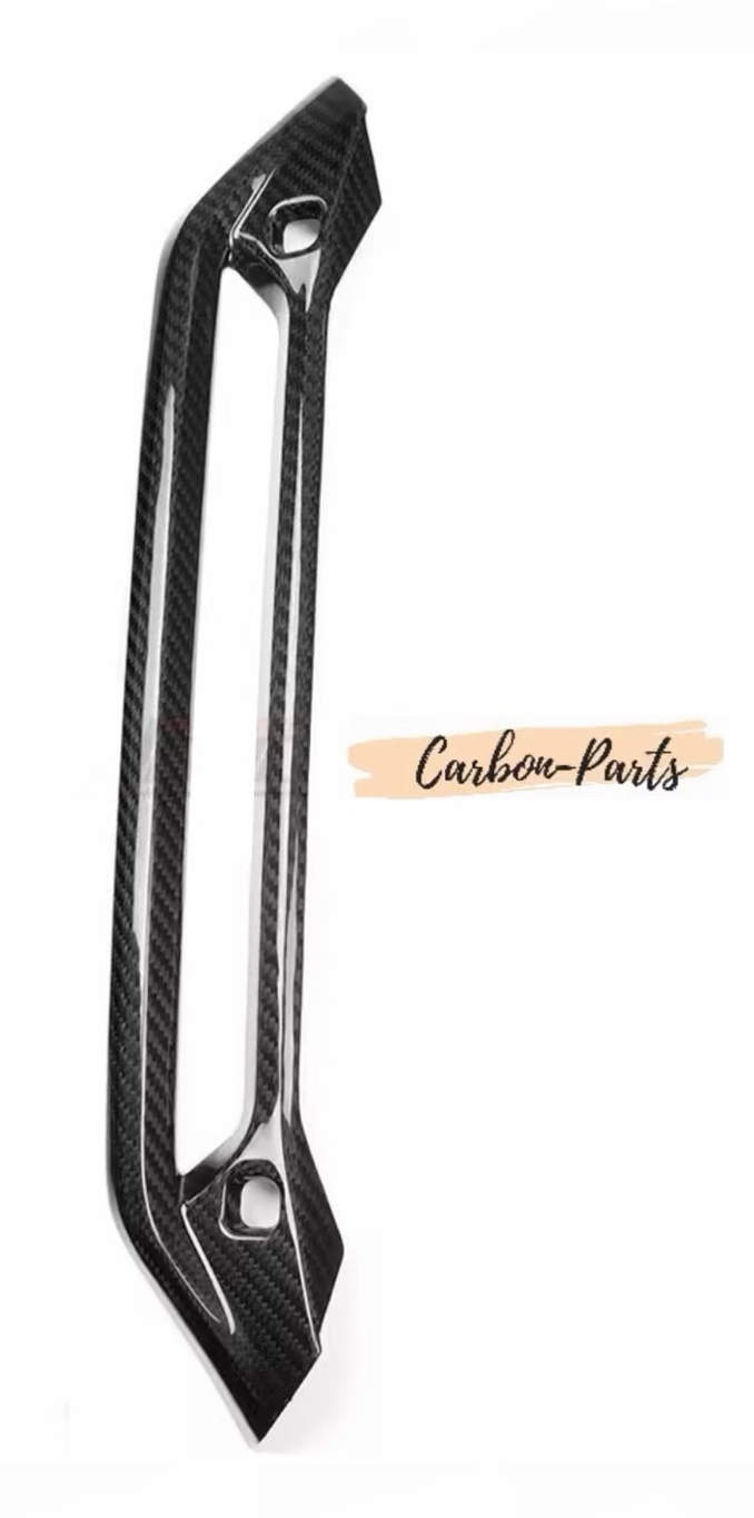 Präzise verarbeiteter Carbon-Rahmen für das BMW Interieur von Carbon-Parts-RLP.