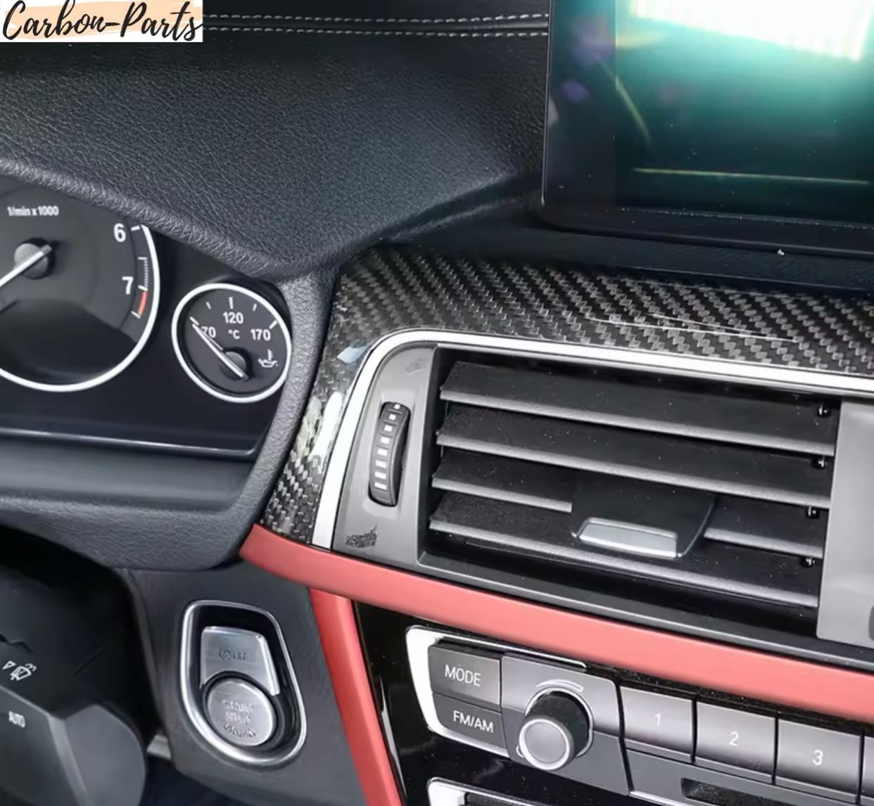 Gesamtansicht der installierten Echt-Carbon Dekorleiste im BMW F-Serie Innenraum.