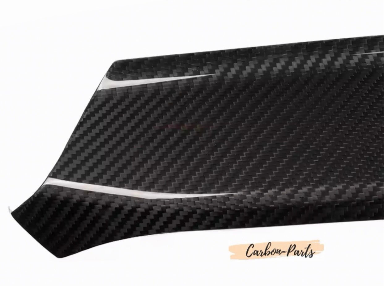 Sportliche Innenraum-Veredelung mit Carbon-Dekorleiste für den BMW M2 G87 ab 2025.
