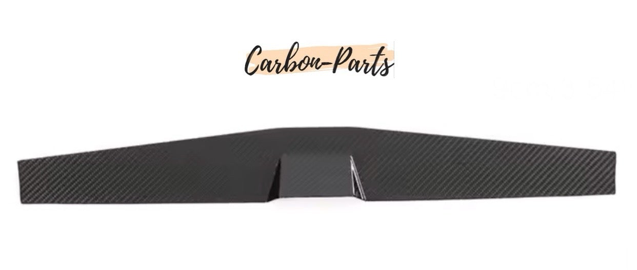 Sportliche Carbon-Optik hinter den BMW M3 Nieren durch Crash-Foam Abdeckung.