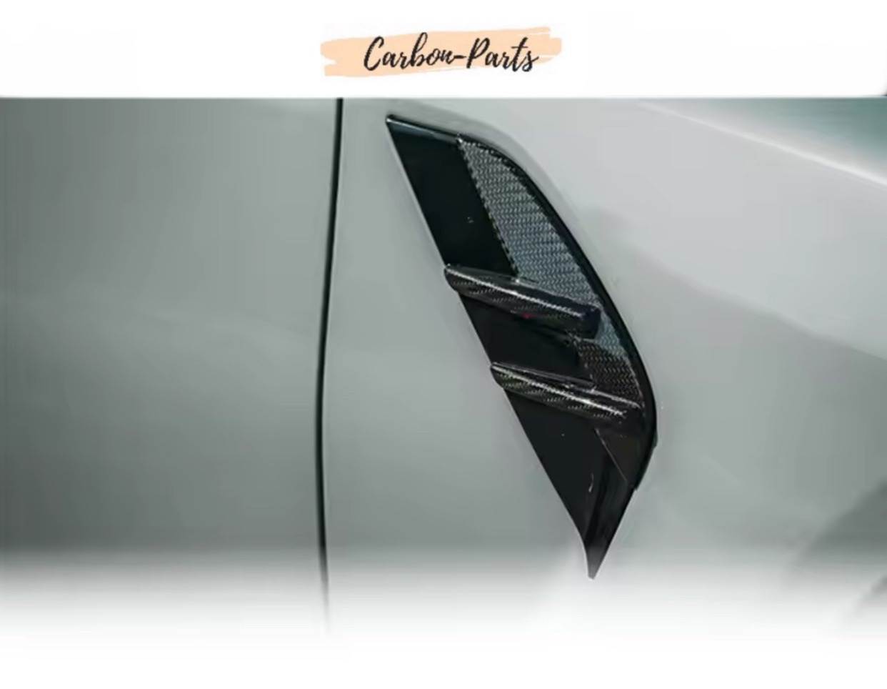 Hochwertige Echt-Carbon Kotflügel-Emblem-Abdeckungen für den BMW M3 Touring G81.