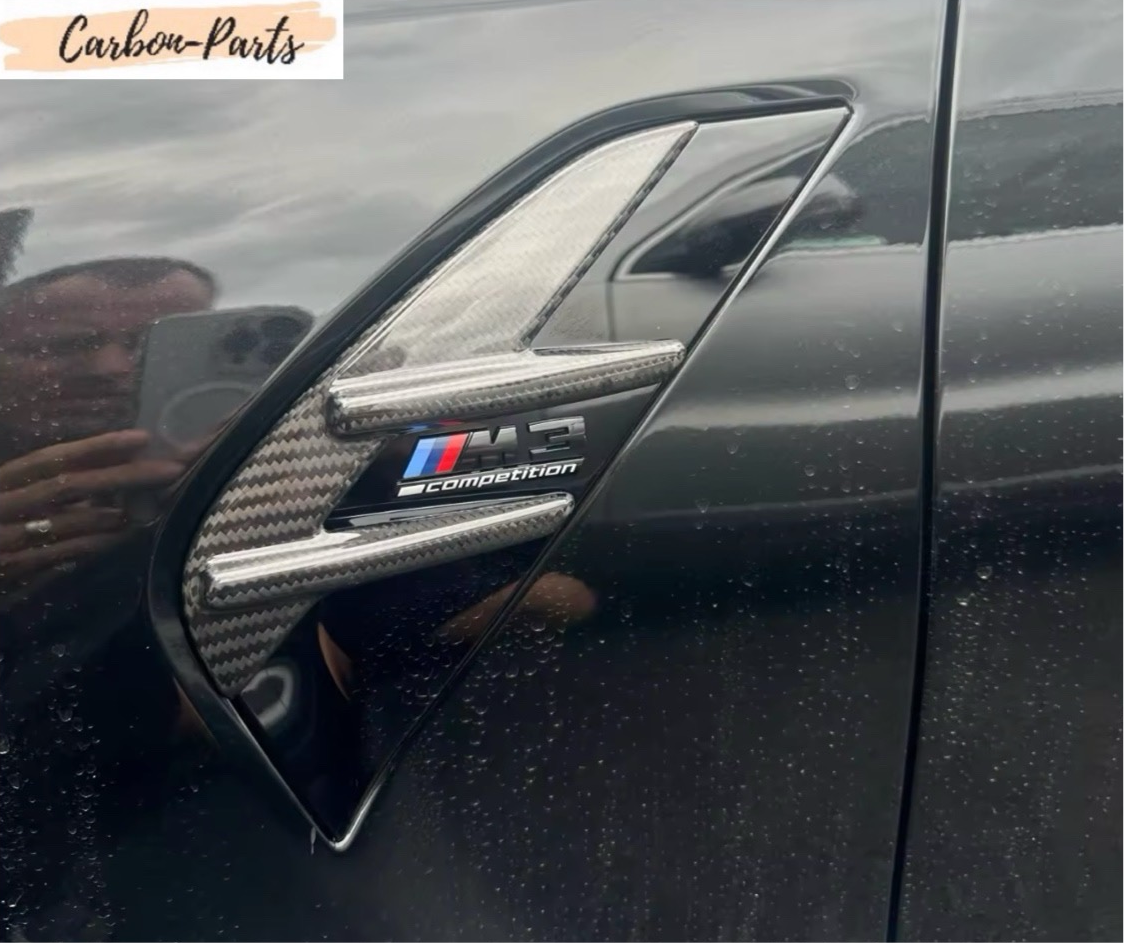 Sportliche Echt-Carbon Kotflügel-Zierblenden passend für das BMW M4 Cabrio G83.