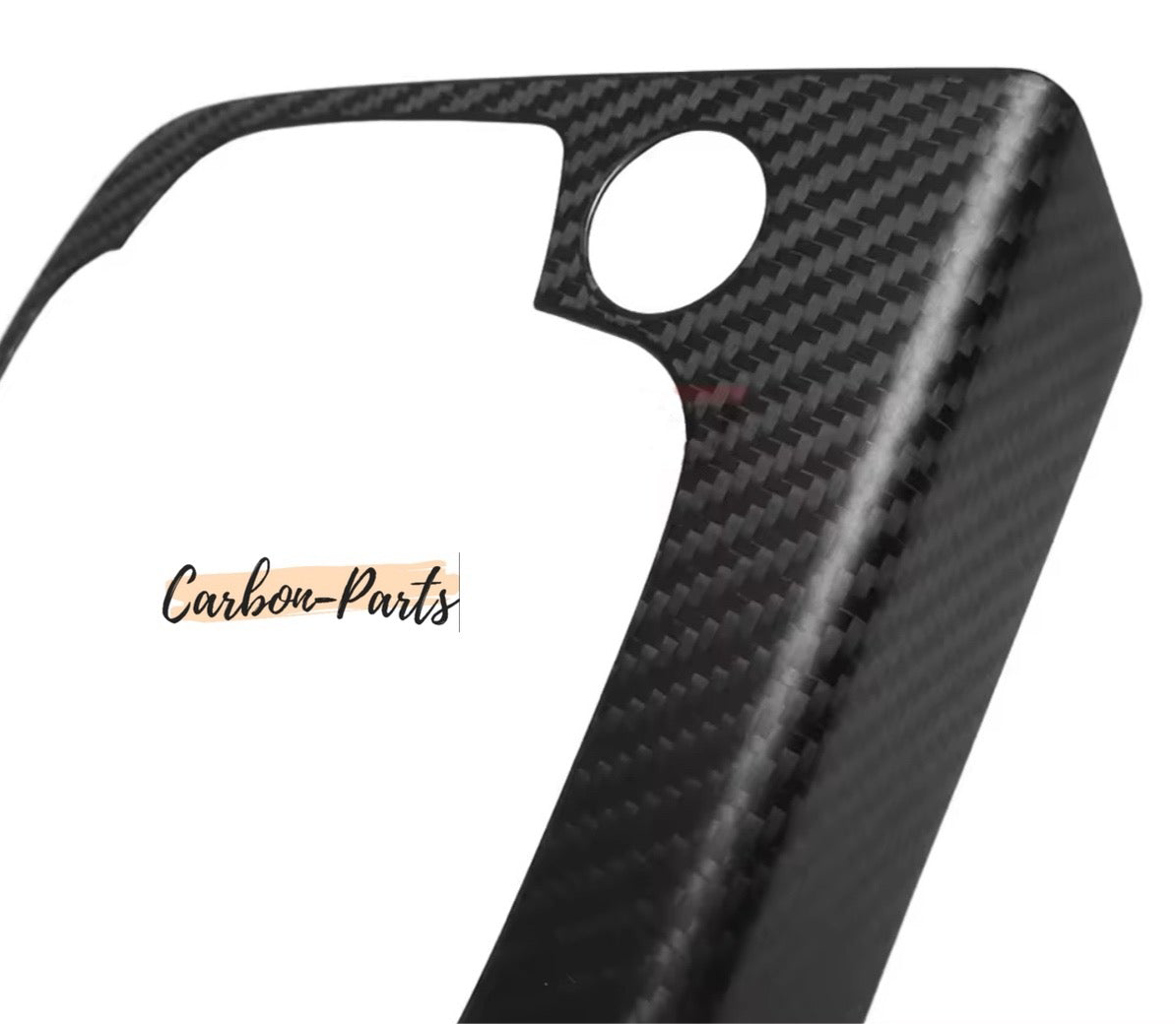 Nahaufnahme der Kantenverarbeitung des Kona Carbon Mittelkonsolen-Covers.