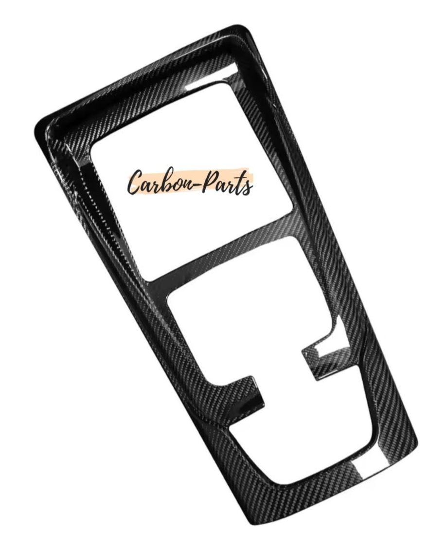 Echt-Carbon Mittelkonsolen Cover passend für Mercedes-AMG A35, A45 und CLA 35/45.