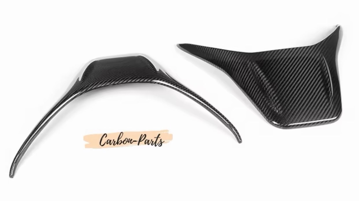 Aggressiver Motorsport-Look durch Echt-Carbon Sitzschalen für Mercedes-AMG.
