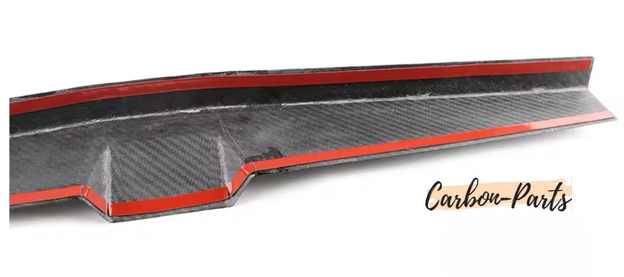 Einfache Installation des Carbon-Covers über dem originalen BMW Prallschutz.