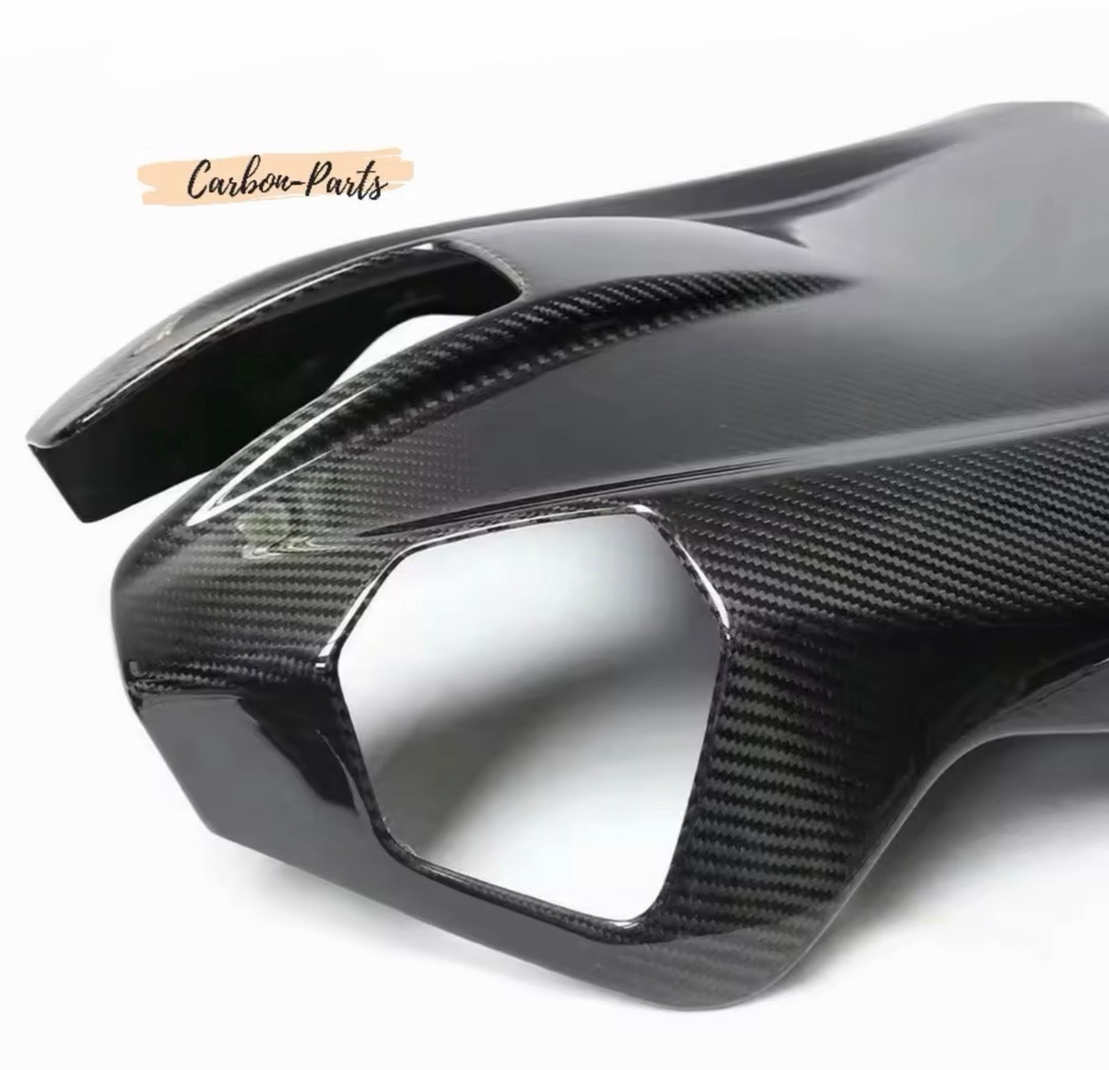 Detailansicht der 3K Carbon-Struktur der Sitz-Rückenschalen für BMW M-Modelle.