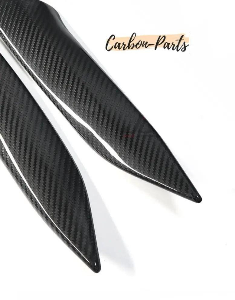 Detailansicht der 3K Sichtcarbon-Struktur für die BMW G-Serie Kniepad-Cover.