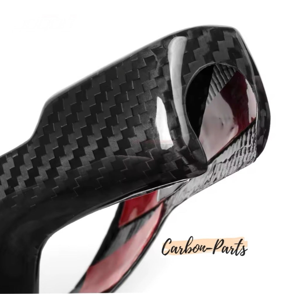 Detailansicht der 3K Sichtcarbon-Struktur für den BMW M High-Performance Schalthebel.