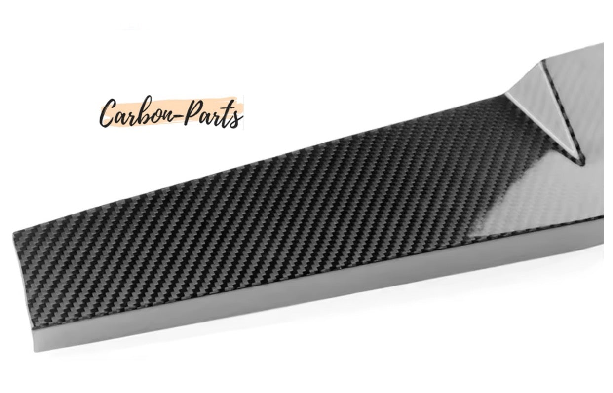 Detailansicht der 3K Sichtcarbon-Struktur für das BMW G8x Crash-Foam Cover.