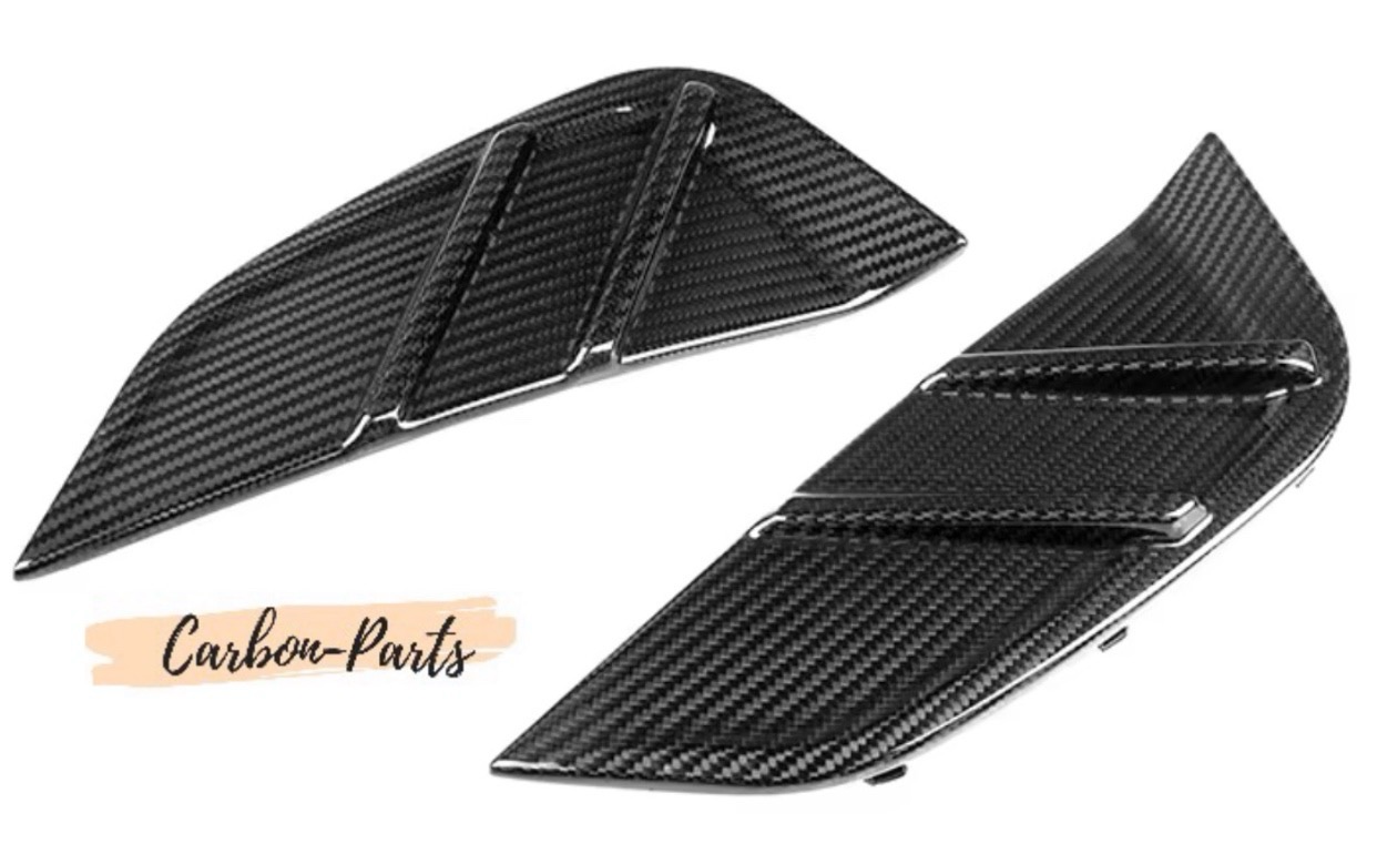 Detailansicht der 3K Sichtcarbon-Struktur für BMW M3/M4 Kotflügel-Zierblenden.