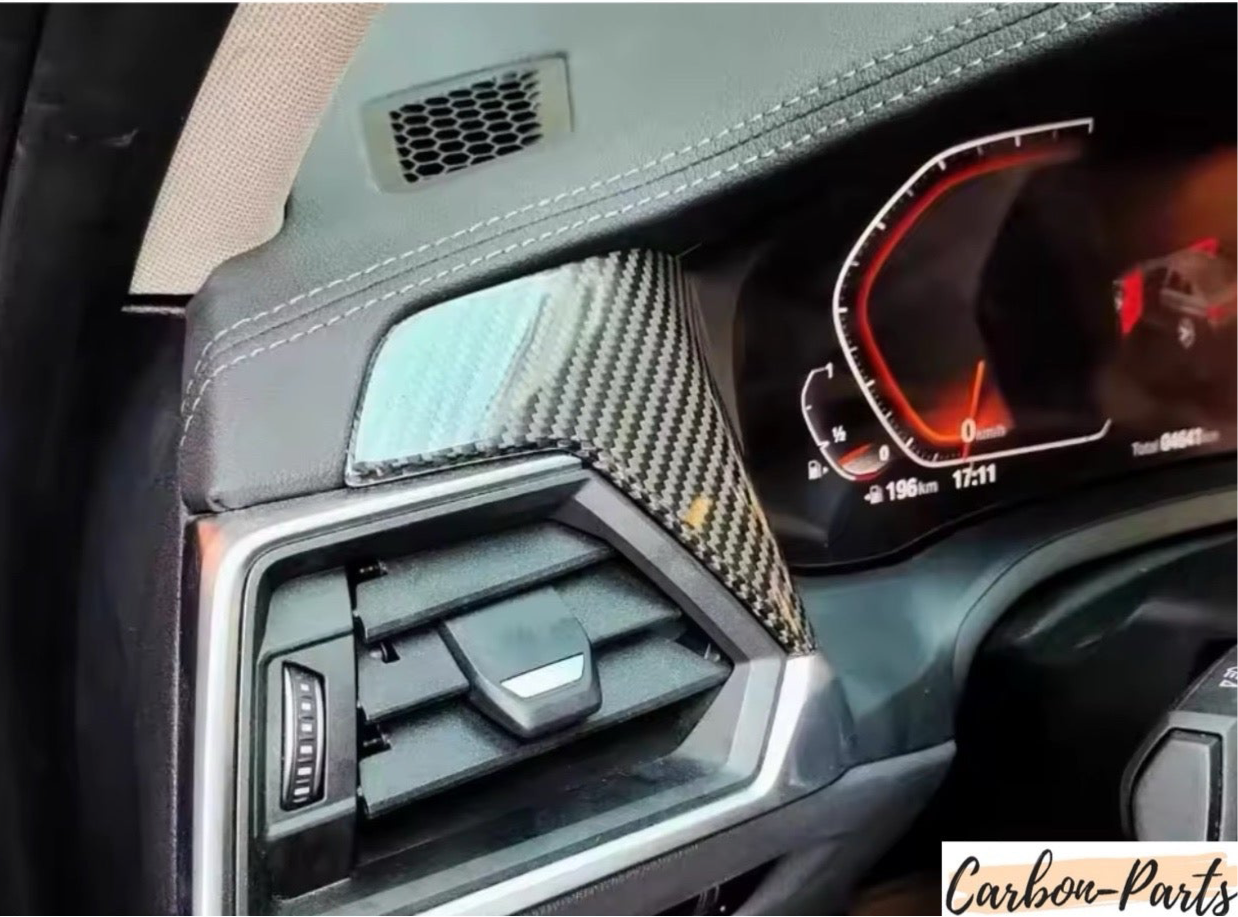 Millimetergenaue Passform der Carbon-Abdeckung für das BMW ID7 Armaturenbrett-Layout.