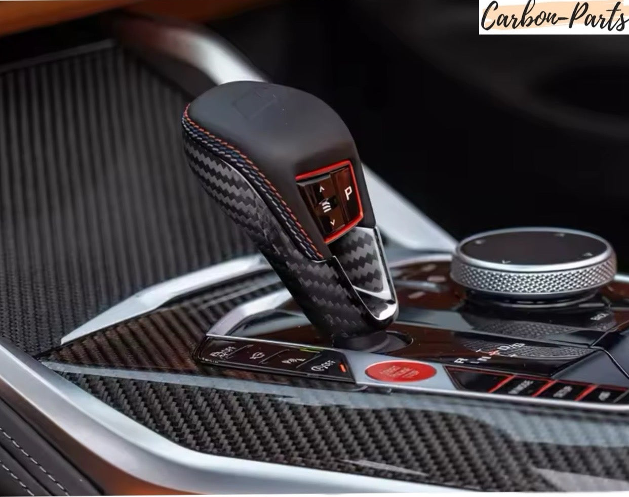 Millimetergenaue Passform der Carbon-Abdeckung am originalen BMW M Schalthebel.