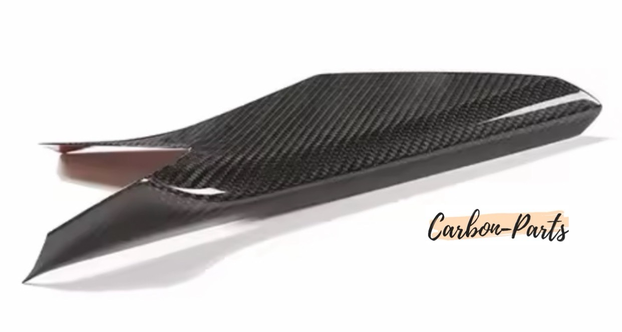 Sportlicher GR-Performance Look durch Echt-Carbon Mittelkonsolen-Veredelung.