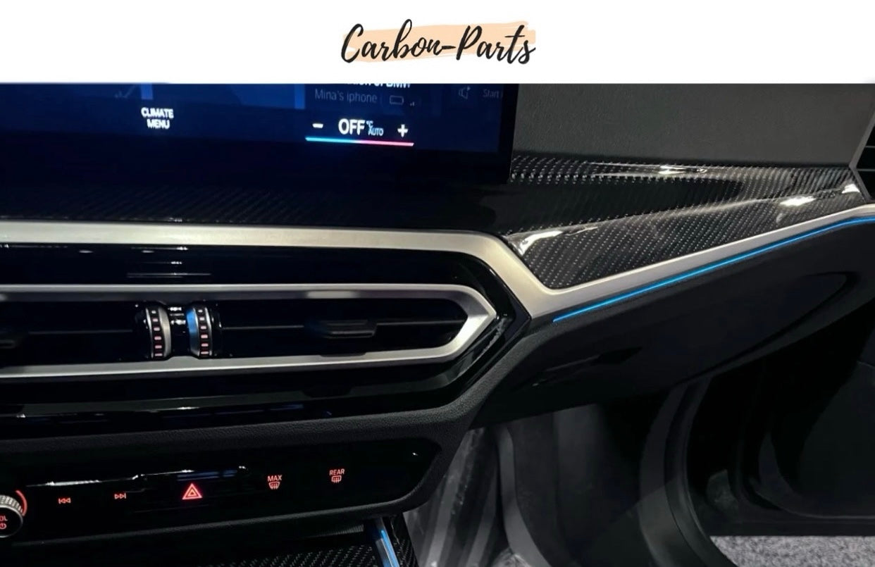 Optischer Vergleich: Standard Dekorleiste vs. Echt-Carbon Upgrade im BMW G20/G22.