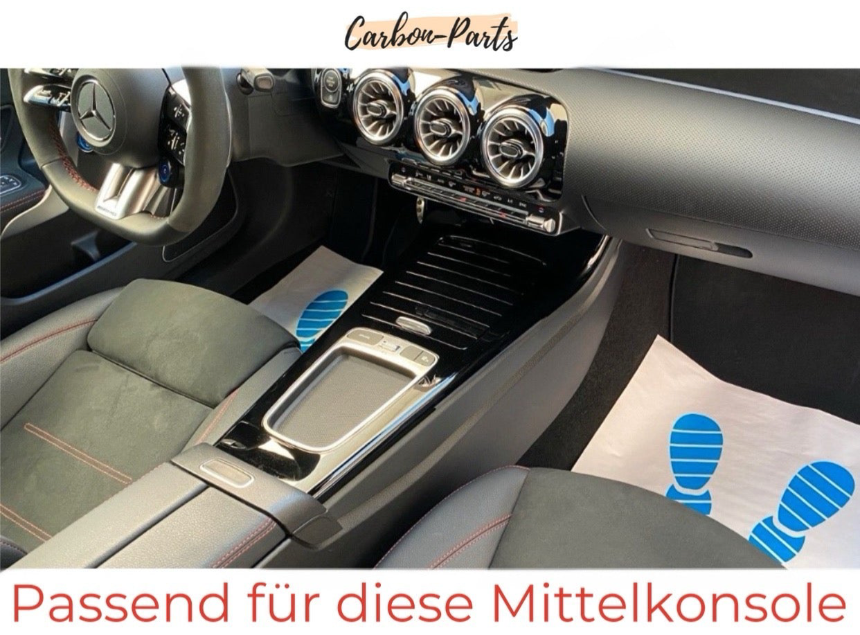 Optischer Vergleich: Standard-Mittelkonsole vs. Echt-Carbon Cover im Mercedes W177.