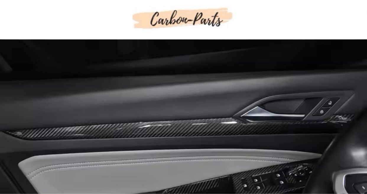 Echt-Carbon Abdeckung für die vordere linke Türleiste des VW Golf 8.